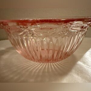 9.25” Pink Depression Glass serving bowl. Vintage.